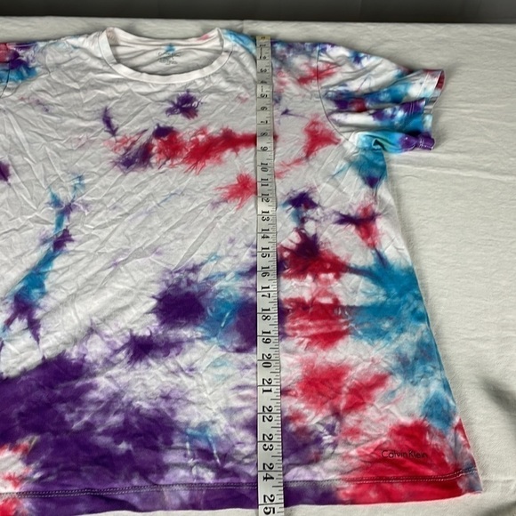 Calvin Klein White Tshirt with Tie Dye Design Wrinkle Fabric Woman’s Size Medium - Picture 4 of 6